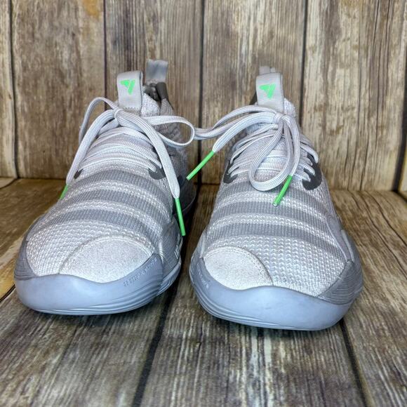 adidas Trae Young 2 Dash Grey Halo Silver Mens Sneaker Sz 8 - Picture 2 of 10